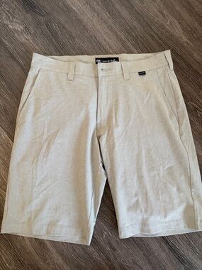Travis Mathew golf shorts sz 30